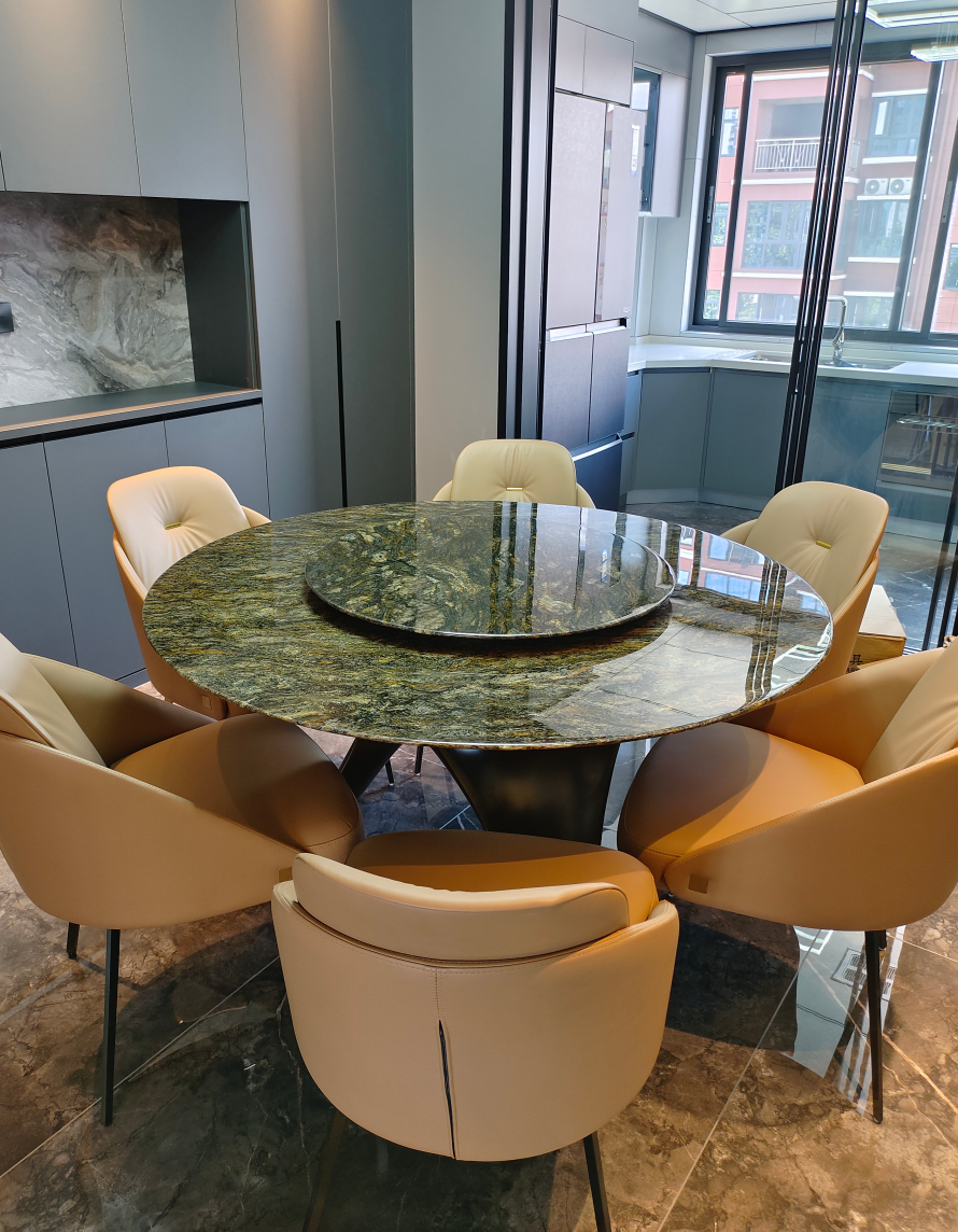 南天雅苑餐桌入户效果图