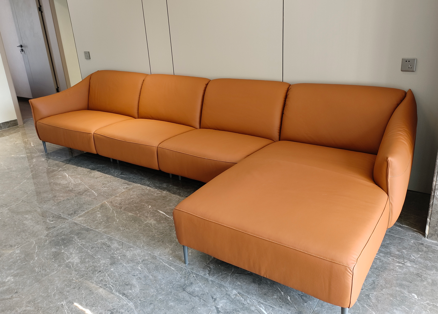 栗景山河沙发入户效果图