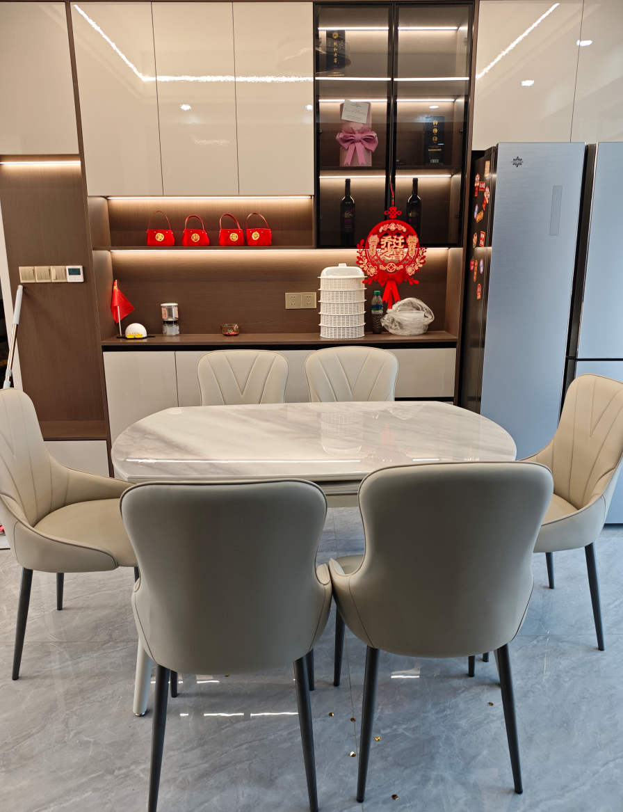 城市花园餐桌客户入户效果